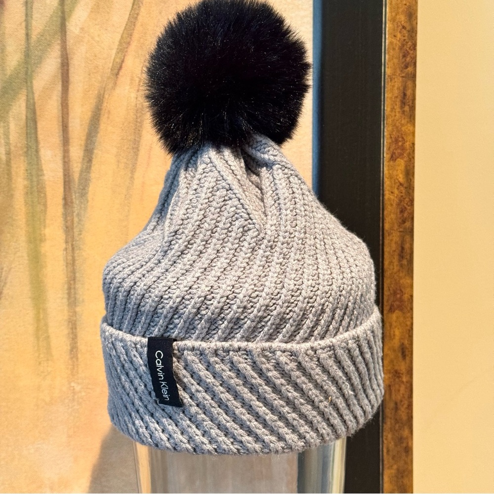 Calvin Klein Womens Faux Fur Pom Gray Ribbed Knit Beanie